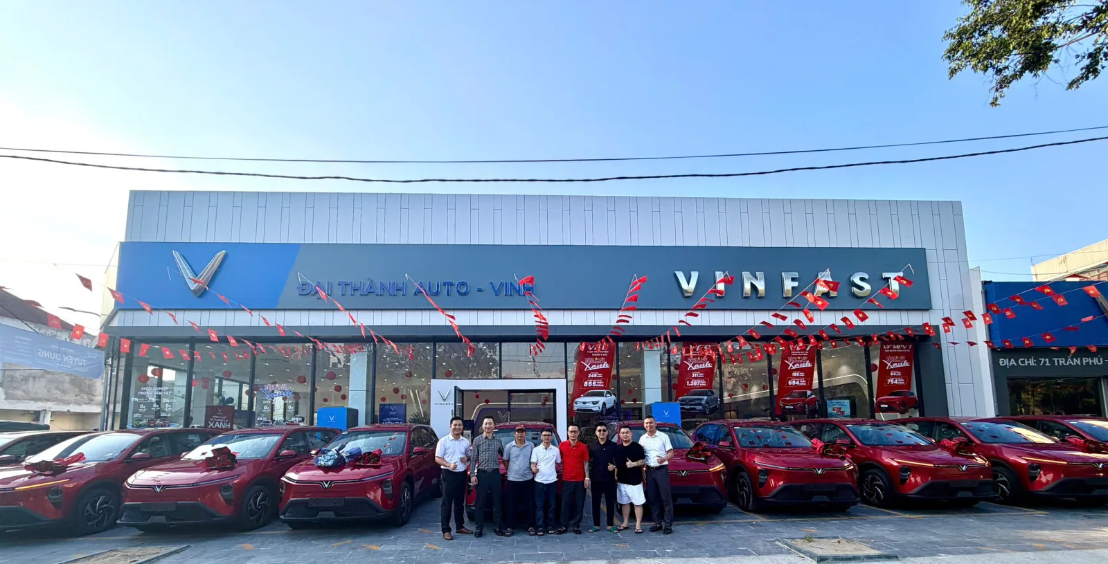 Doanh Nghiệp Vận Tải An Phú Quý Tiên Phong Chuyển Đổi Xanh, Nhận Bàn Giao 12 Xe Limo Green Từ VinFast Đại Thành